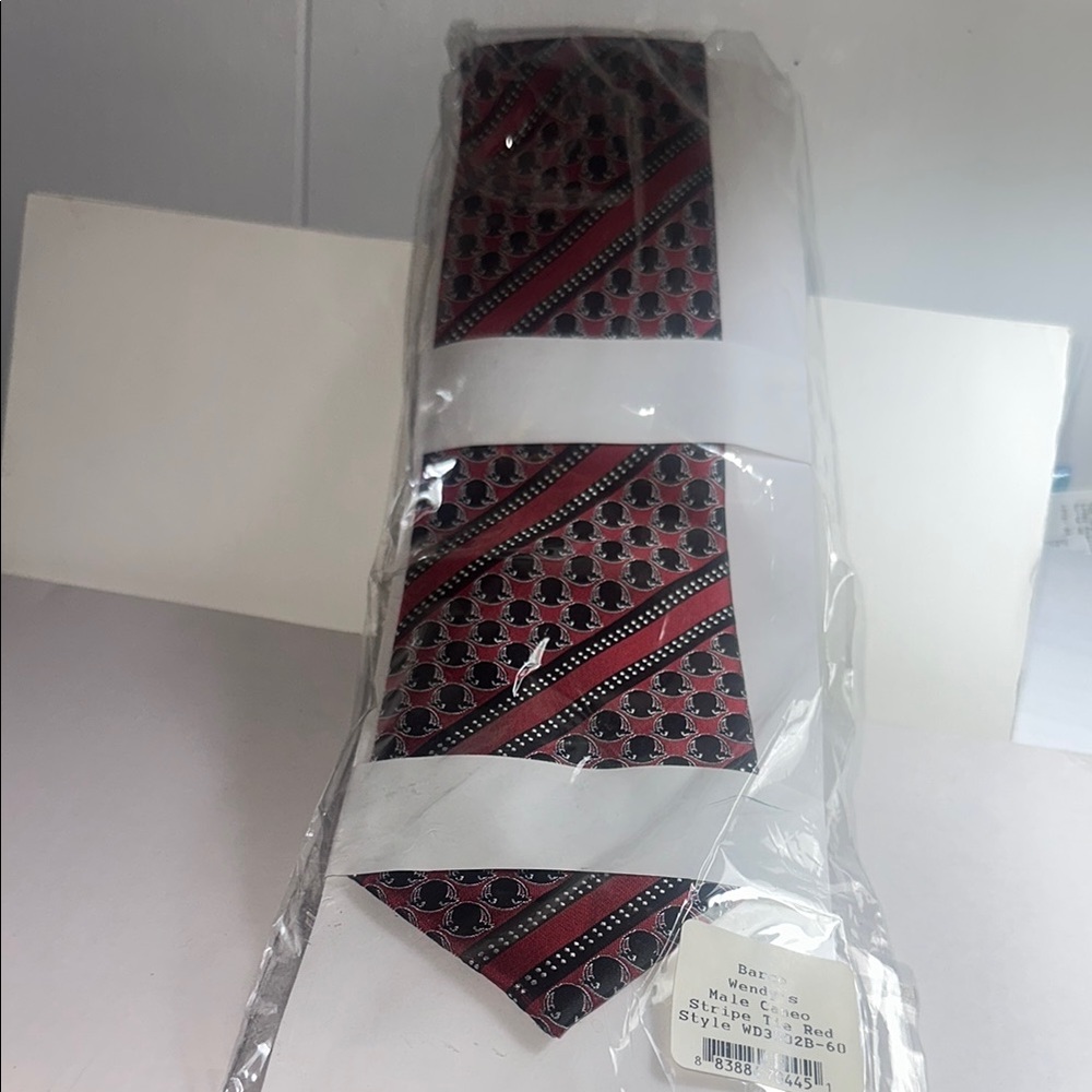 Barco Wendy’s Male Cameo Stripe Tie Red. NWT Men's Red Patterned Tie.
